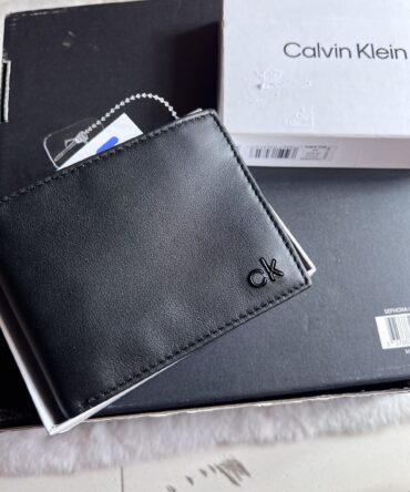Calvin Klein Men's RFID Leather Minimalist Bifold Wallet | Black