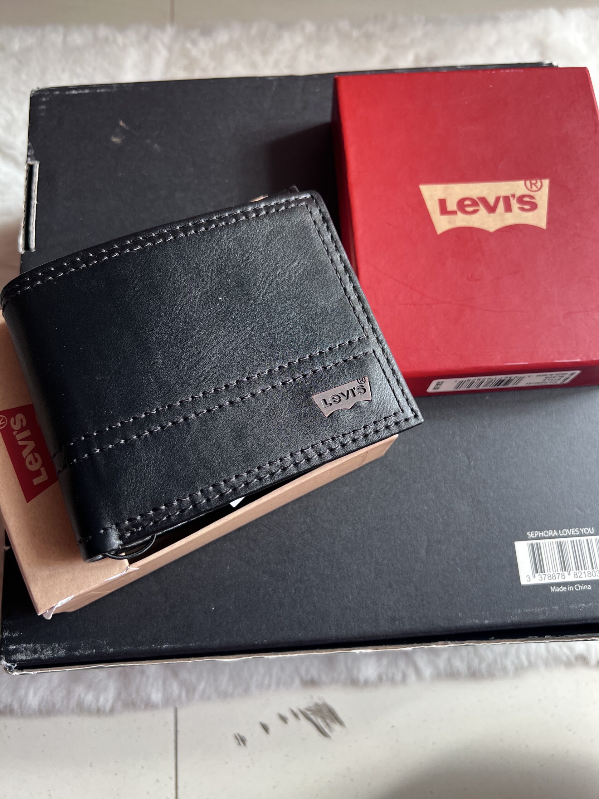 Levi's Men's Slimfold Wallet with Multiple Card Slots and ID Window | Black