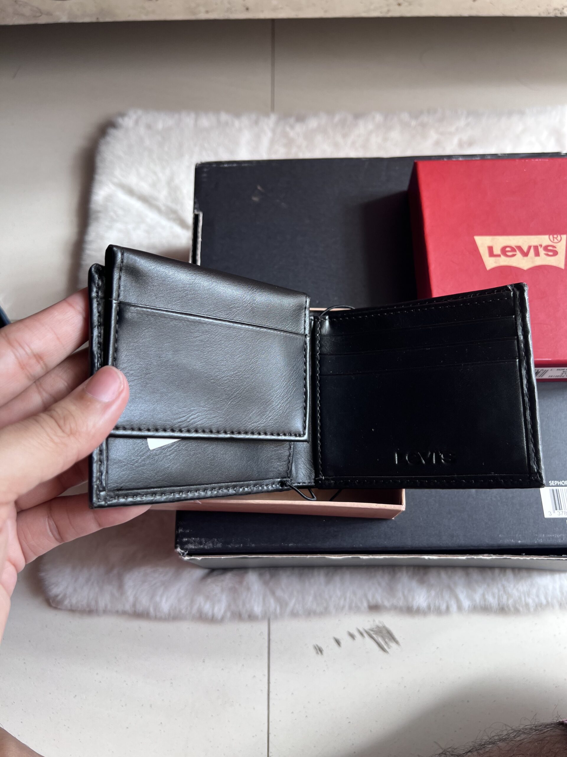 Levi's Men's Slimfold Wallet with Multiple Card Slots and ID Window | Black - Image 2